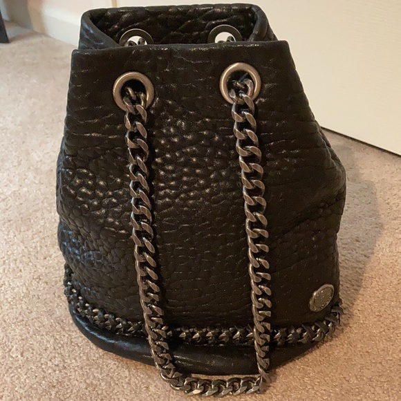 Vince Camuto Handbags - Vince Camuto Leather Bucket Bag!